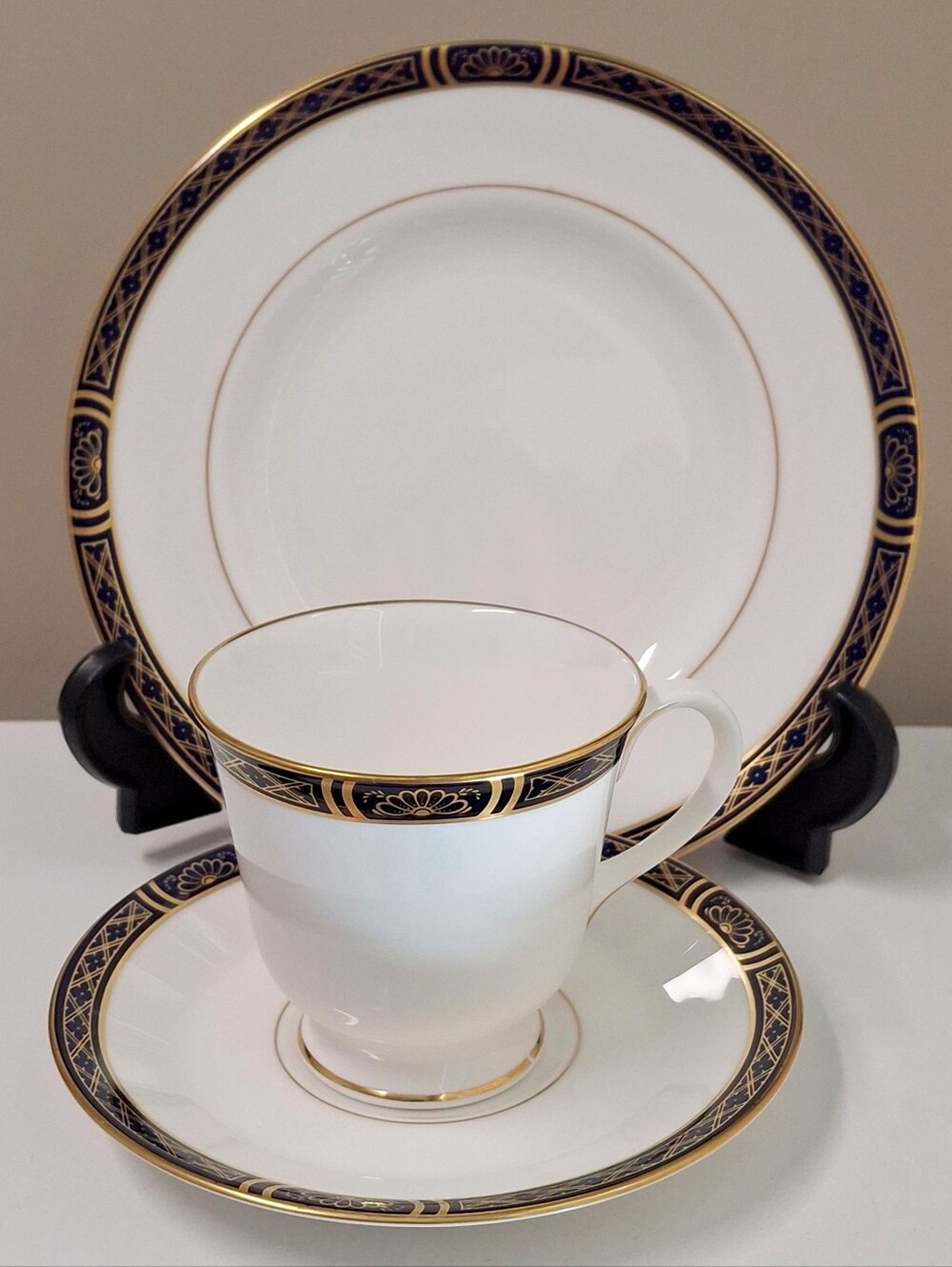 VTG Royal Worcester Mountbatten Cobalt Blue Gold Trim Cup , Saucer, Cake Plate